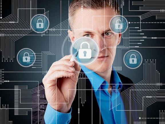 Bezpieczeństwo w sieci – jak skutecznie chronić dane osobowe przed cyberzagrożeniami