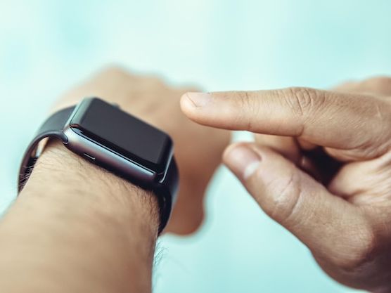 Porównanie popularnych smartwatchy – funkcje, ceny i najlepszy wybór na 2026 rok