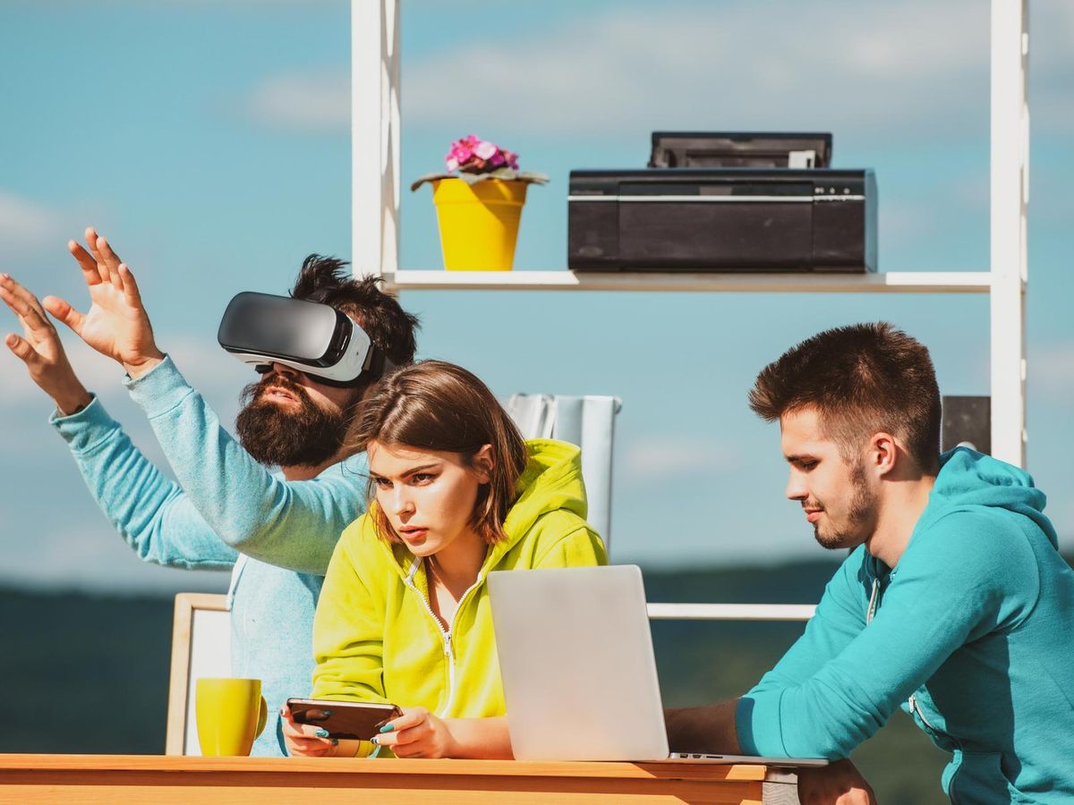 Najważniejsze trendy technologiczne które warto śledzić na portalach branżowych